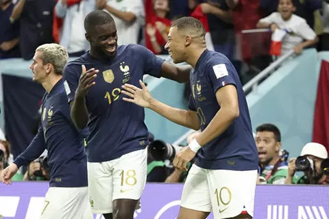 "الجميع يريد ضمه".. مبابي يفتح أبواب ريال مدريد أمام أوباميكانو